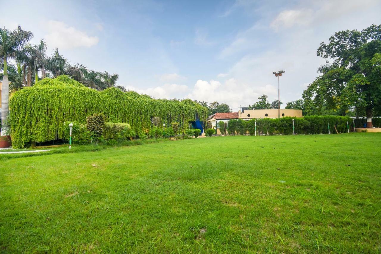 Oyo 47464 Hotel The Country Club Bilāspur Exteriér fotografie