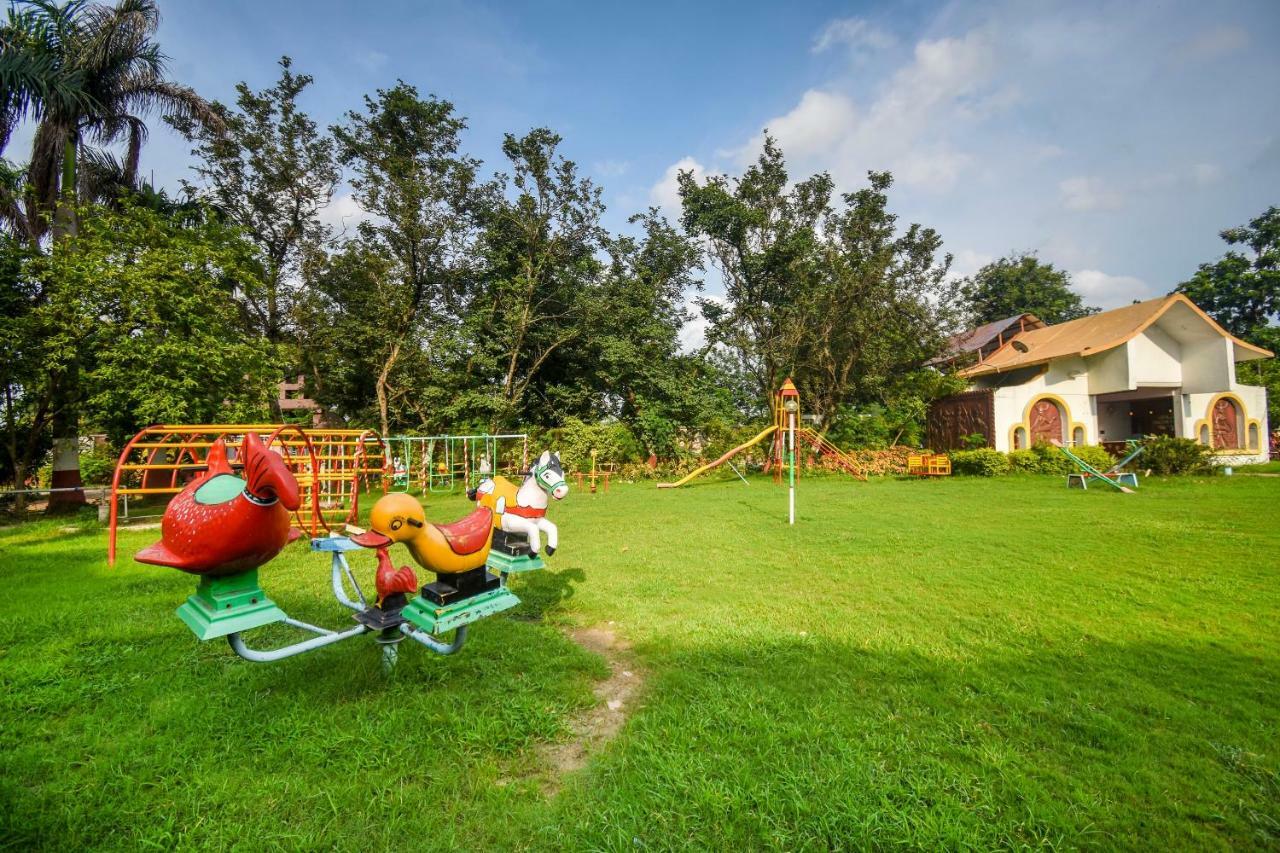 Oyo 47464 Hotel The Country Club Bilāspur Exteriér fotografie